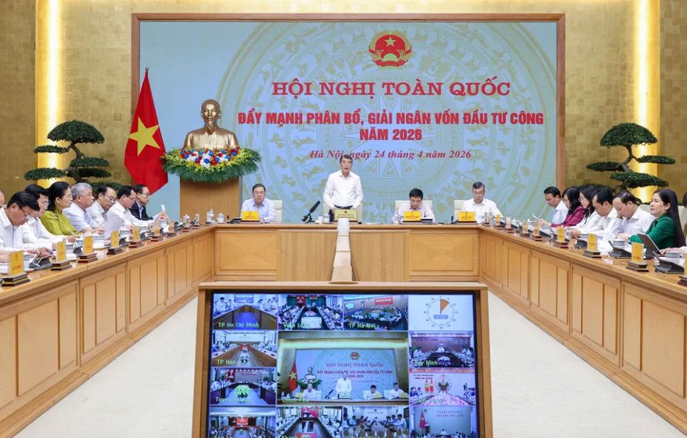 Thủ tướng Lê Minh Hưng chủ trì và phát biểu tại Hội nghị toàn quốc về đẩy mạnh phân bổ, giải ngân vốn đầu tư công năm 2026. Ảnh: VIẾT CHUNG