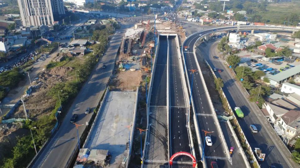 Nhiều dự án giao thông giải ngân chậm. Ảnh: QUỐC HÙNG