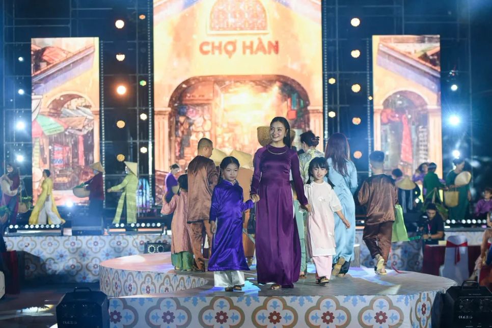 Lễ hội áo dài Đà Nẵng 2026 với chủ đề “Tinh hoa áo dài Việt - Sắc lụa sông Hàn” diễn ra từ ngày 24 đến 26-4 tại TP Đà Nẵng