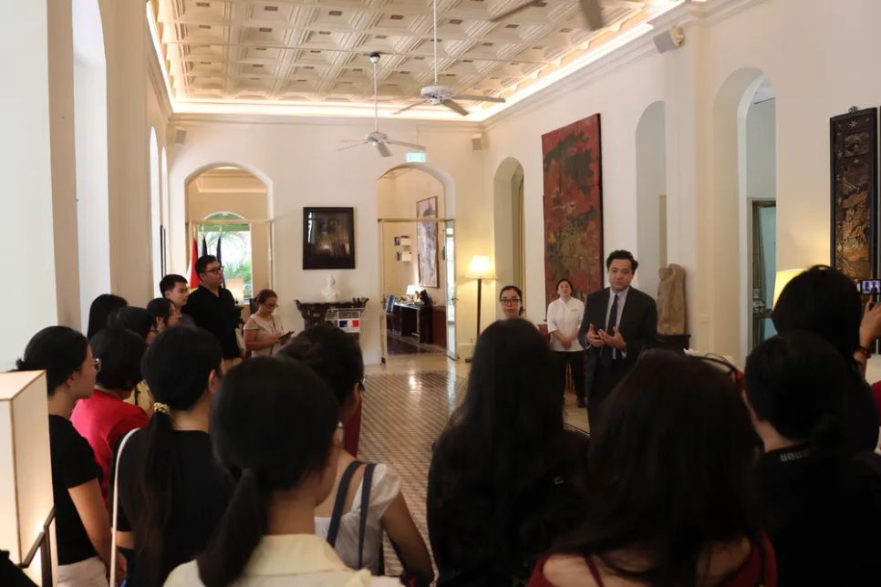 Tổng lãnh sự Pháp tại TPHCM Etienne Ranaivoson chia sẻ tại sự kiện Goût de France. Ảnh: LINH CHI