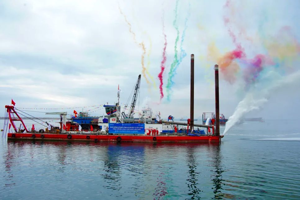 Nghi thức khởi công xây dựng bến cảng container Liên Chiểu. Ảnh: XUÂN QUỲNH