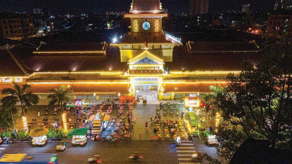 Chợ Bình Tây về đêm