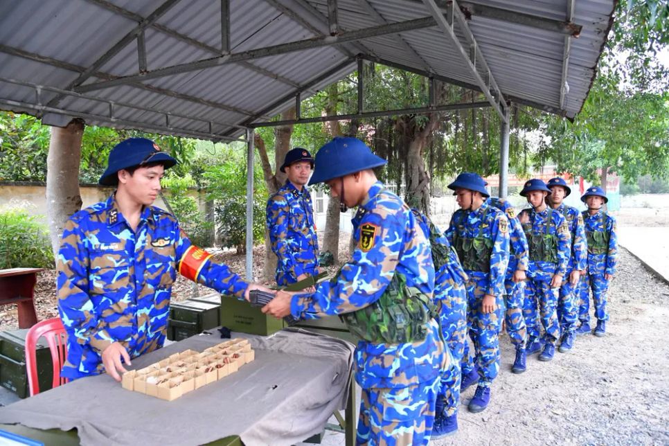 Huấn luyện “3 tiếng nổ” khẳng định cho sự trưởng thành của mỗi chiến sĩ trong 3 tháng huấn luyện tân binh