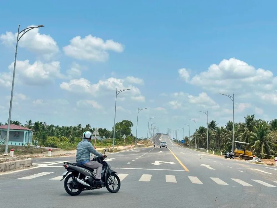 <i>Dự án cầu Đại Ngãi 2 dự kiến mở lưu thông dịp 30-4. Ảnh: Bùi Nguyên</i>