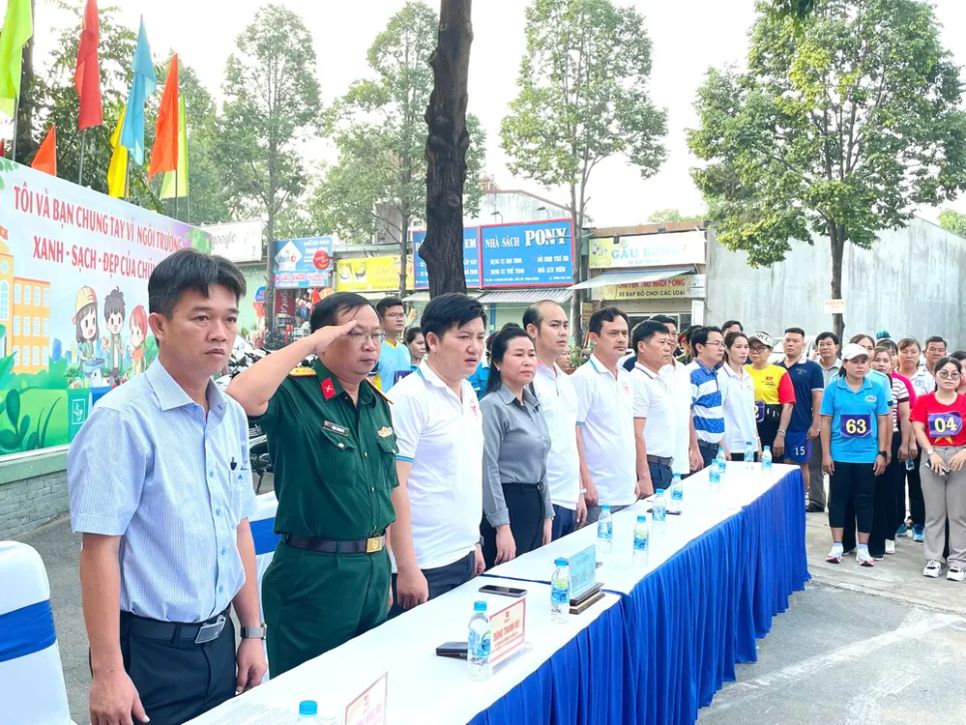 Các đại biểu và vận động viên tham dự lễ khai mạc