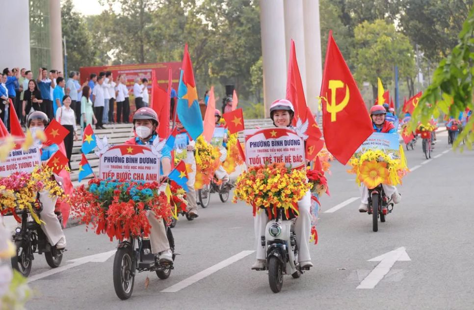 <p> Phường Bình Dương tổ chức Diễu hành xe hoa chào mừng “Tháng 4 lịch sử - Rực rỡ non sông” </p>