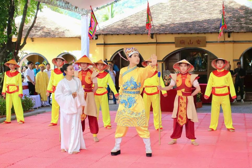 Trình diễn nghệ thuật cổ tại Lễ giỗ bà Phi Yến ở di tích An Sơn Miếu (đặc khu Côn Đảo, TPHCM) (Ảnh: SONG THƯ)