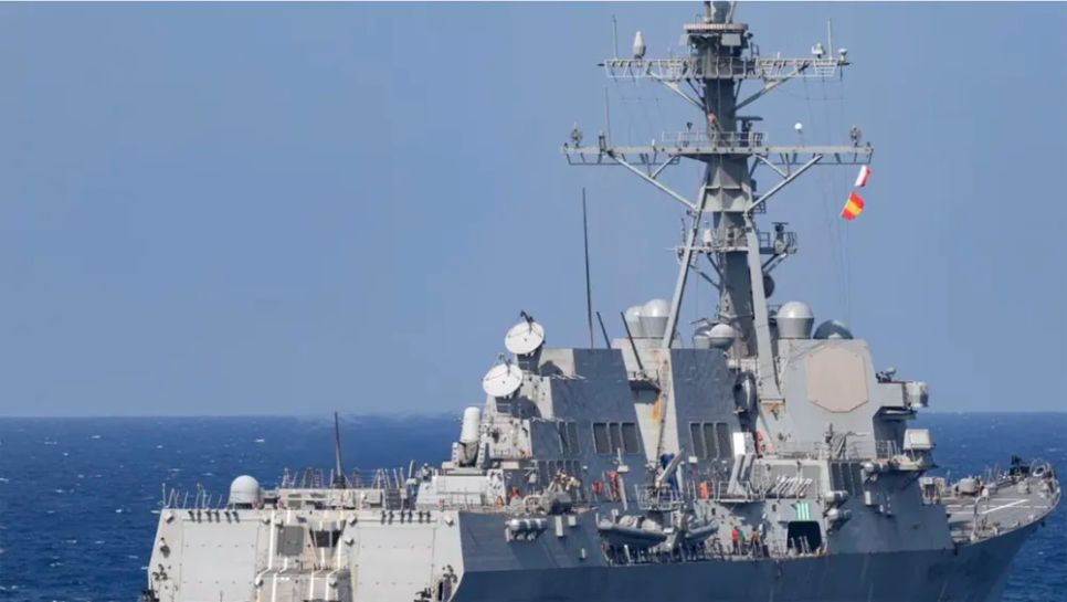 Tàu USS Spruance của Mỹ tham gia kiểm soát tàu Iran trên vùng biển Arab. Ảnh: Financial Express