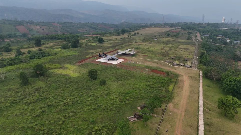 Sân bay Tà Cơn trở thành di tích quốc gia từ năm 1986, là điểm đến không thể thiếu trong tour du lịch thăm lại chiến trường xưa ở xã Khe Sanh, tỉnh Quảng Trị