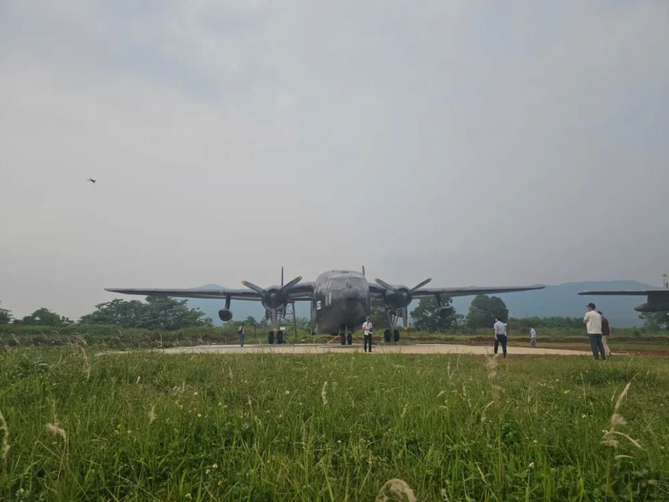 “Toa xe bay” C-119 tạo điểm nhấn hút khách tham quan sân bay Tà Cơn