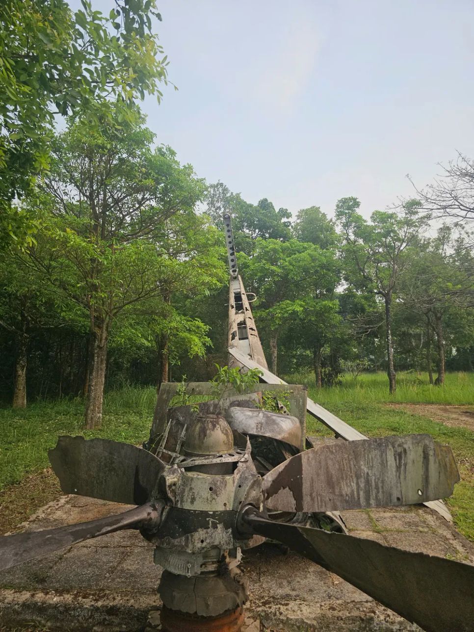 “Toa xe bay” C-119 tạo điểm nhấn hút khách tham quan sân bay Tà Cơn