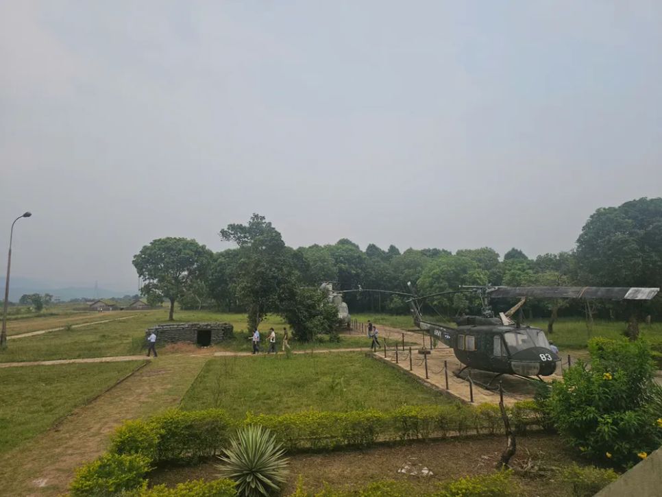 “Toa xe bay” C-119 tạo điểm nhấn hút khách tham quan sân bay Tà Cơn