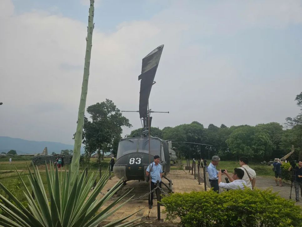 “Toa xe bay” C-119 tạo điểm nhấn hút khách tham quan sân bay Tà Cơn