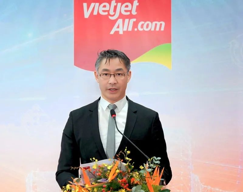 Ông Philipp Rösler cho biết Vietjet sẽ duy trì lợi thế cạnh tranh về chi phí, đồng thời mang tới trải nghiệm tốt đẹp cho hành khách trên các đường bay dài.
