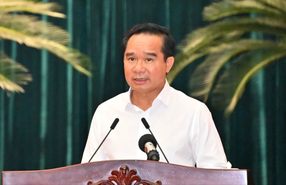 Chủ tịch UBND TPHCM Nguyễn Văn Được báo cáo tại buổi làm việc. Ảnh: VIỆT DŨNG