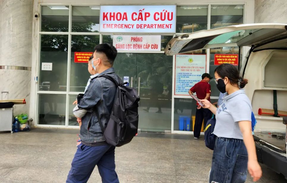 Bệnh viện Nhi đồng 2 TPHCM đang điều trị nhiều học sinh nghi bị ngộ độc thực phẩm.