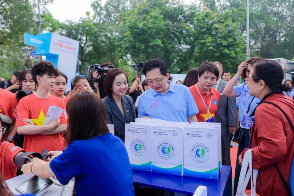 Long Châu đã và đang phối hợp cùng các đối tác y tế triển khai chương trình tầm soát, dự phòng đột quỵ và mở rộng điểm sàng lọc tim mạch, tăng huyết áp trên toàn quốc