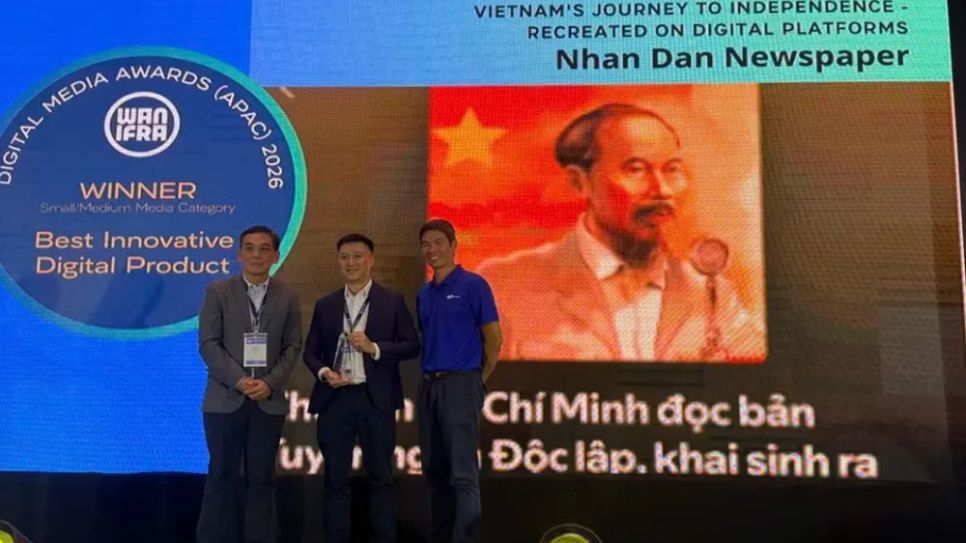 Đại diện Báo Nhân Dân nhận giải thưởng tại giải Báo chí Kỹ thuật số châu Á 2026