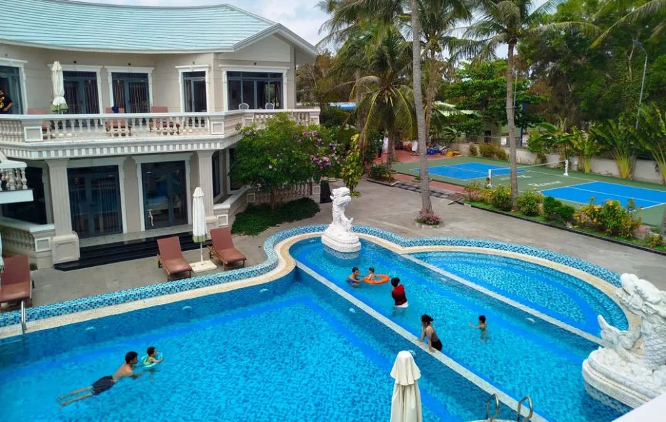 Đặc khu Phú Quý hiện có nhiều cơ sở lưu trú, trong đó có những khách sạn cao cấp. Ảnh: TIẾN THẮNG