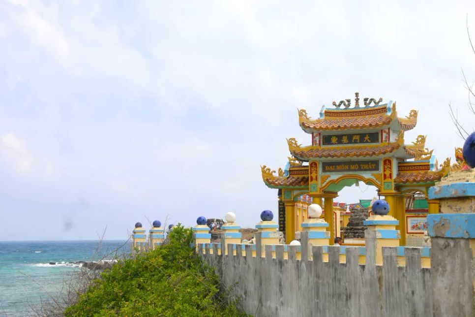 Khu vực biển Mộ Thầy. Ảnh: TIẾN THẮNG