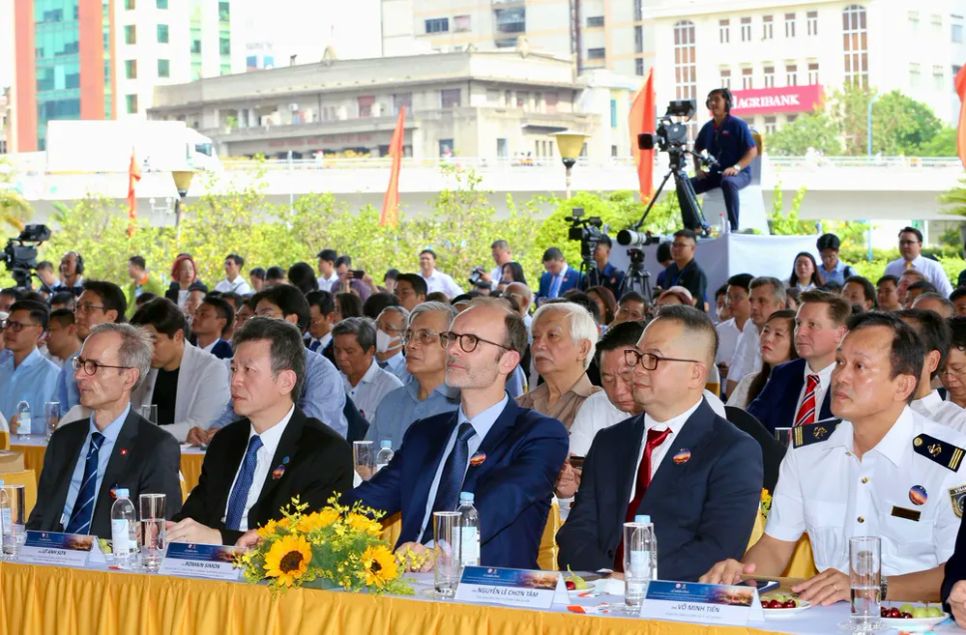 Các nhà đầu tư, khách mời, tham dự buổi lễ. Ảnh: DŨNG PHƯƠNG