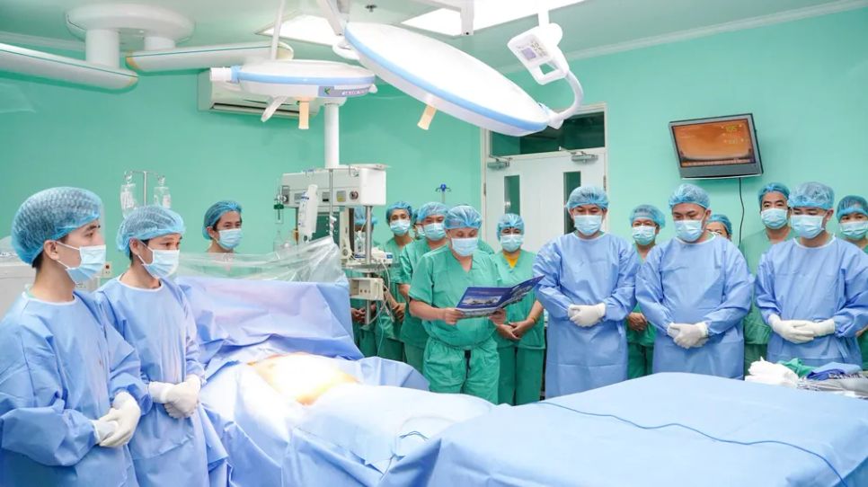 Lãnh đạo Bệnh viện Trung ương Huế, ê kíp phẫu thuật mặc niệm, tri ân người hiến tạng