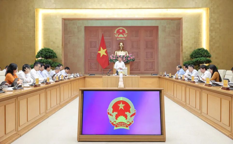 Thủ tướng Lê Minh Hưng chủ trì và phát biểu tại cuộc làm việc với NHNN. Ảnh: VIẾT CHUNG