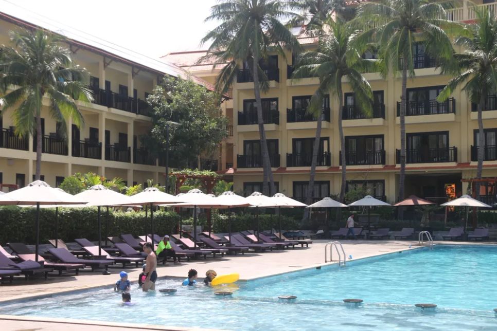 Du khách nghỉ dưỡng tại Mũi Né (Lâm Đồng). Ảnh: TIẾN THẮNG