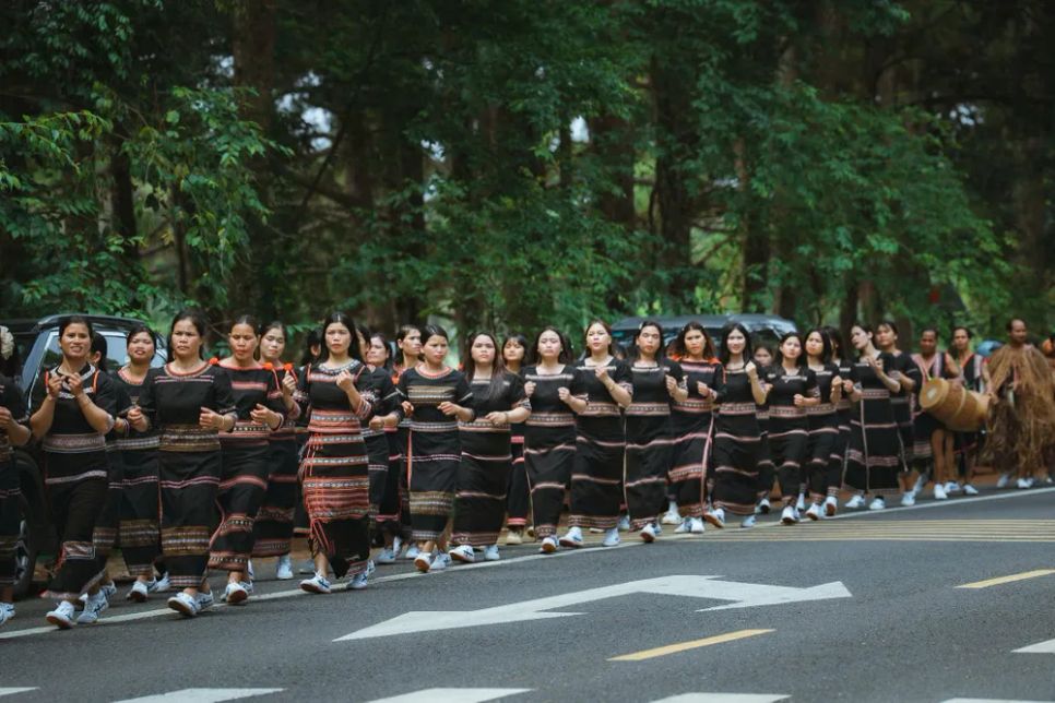 Măng Đen sẽ tổ chức Lễ hội đường phố dịp lễ 30-4. Trong ảnh, xã Măng Đen tổ chức lễ hội đường phố dịp Giỗ tổ Hùng Vương. Ảnh: HỮU PHÚC