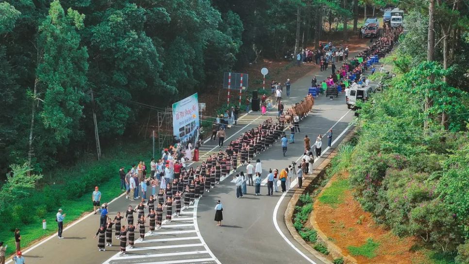 Du lịch dịp lễ 'tăng nhiệt', nhiều nơi kín phòng