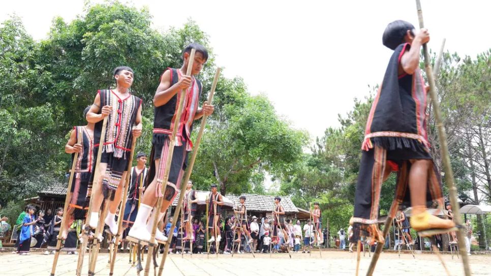 Các nghệ nhân trình diễn tại lễ hội