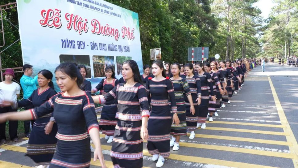 Lễ hội đường phố thu hút nhiều nghệ nhân tham gia