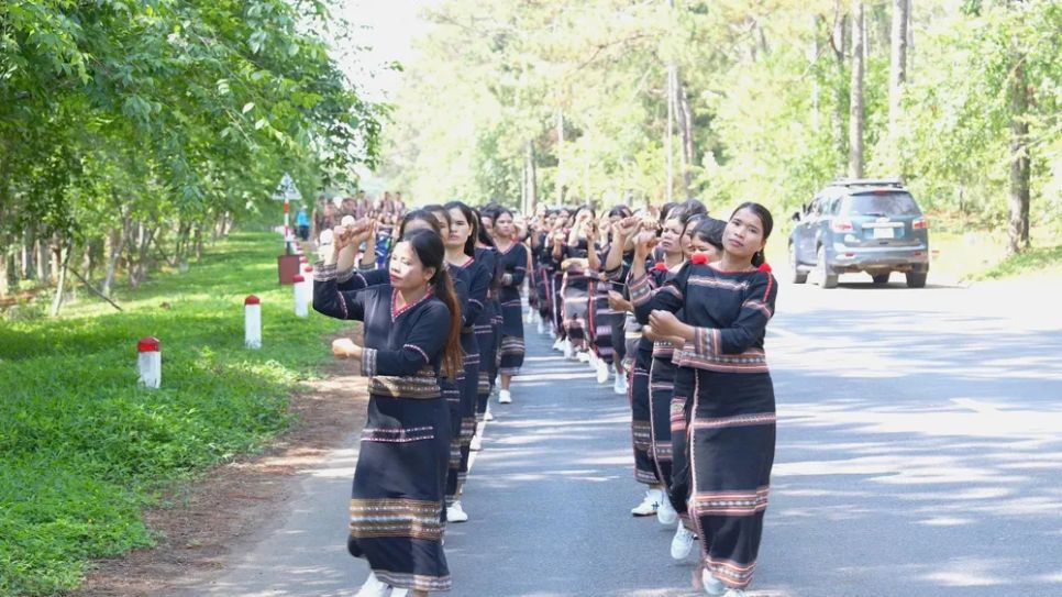 Trình diễn múa xoan