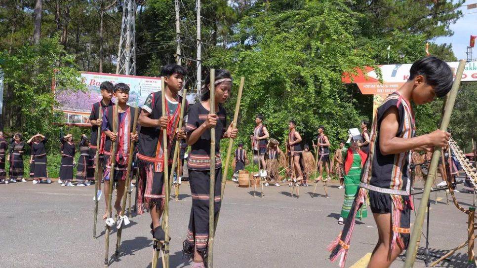 Tưng bừng các hoạt động lễ hội đường phố