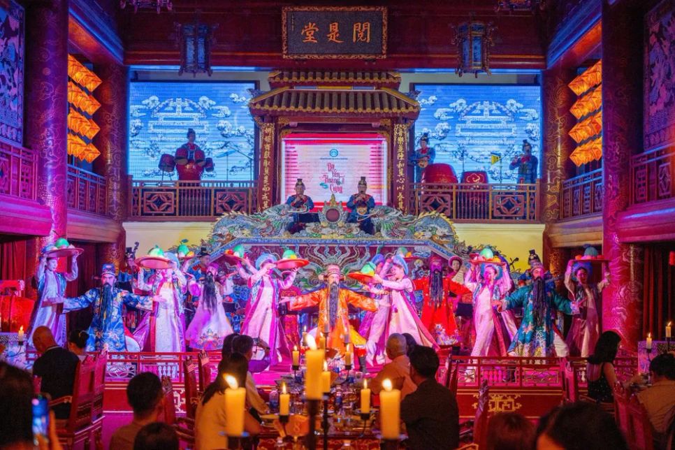 Du khách trải nghiệm 