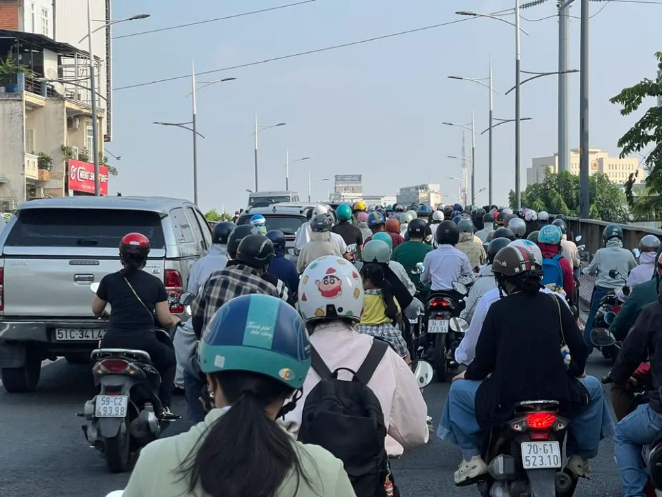 Ùn ứ giao thông cửa ngõ phía Đông TPHCM ngày đầu nghỉ lễ