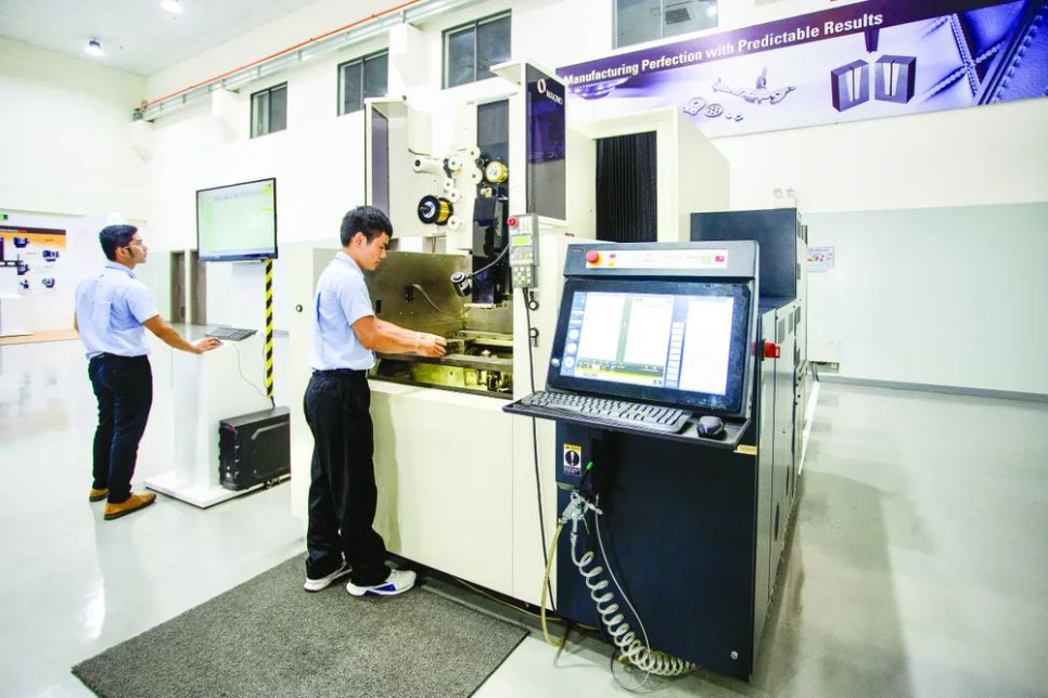 Sản xuất cơ khí chính xác tại Công ty Makino, Khu Công nghệ cao TPHCM (ẢNH: HOÀNG HÙNG)