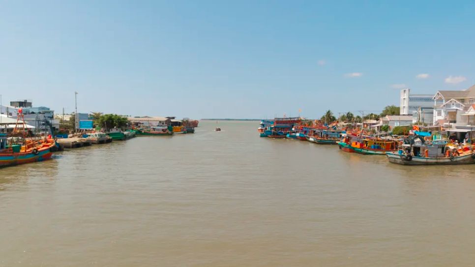 <i>Cảng Đại An nằm ngay cửa sông Hậu. Ảnh: Trí Trần</i>