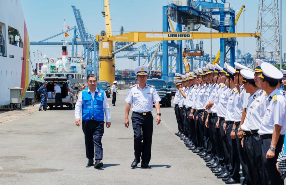 Đoàn công tác số 12 hoàn thành hải trình thăm Trường Sa, Nhà giàn DK1