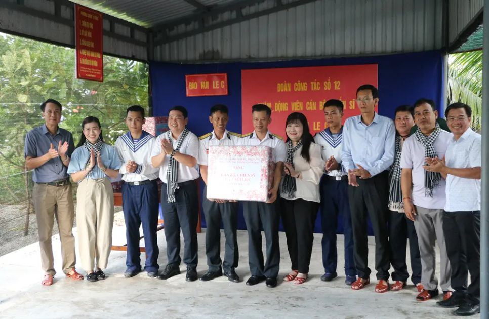 Đoàn công tác số 12 hoàn thành hải trình thăm Trường Sa, Nhà giàn DK1