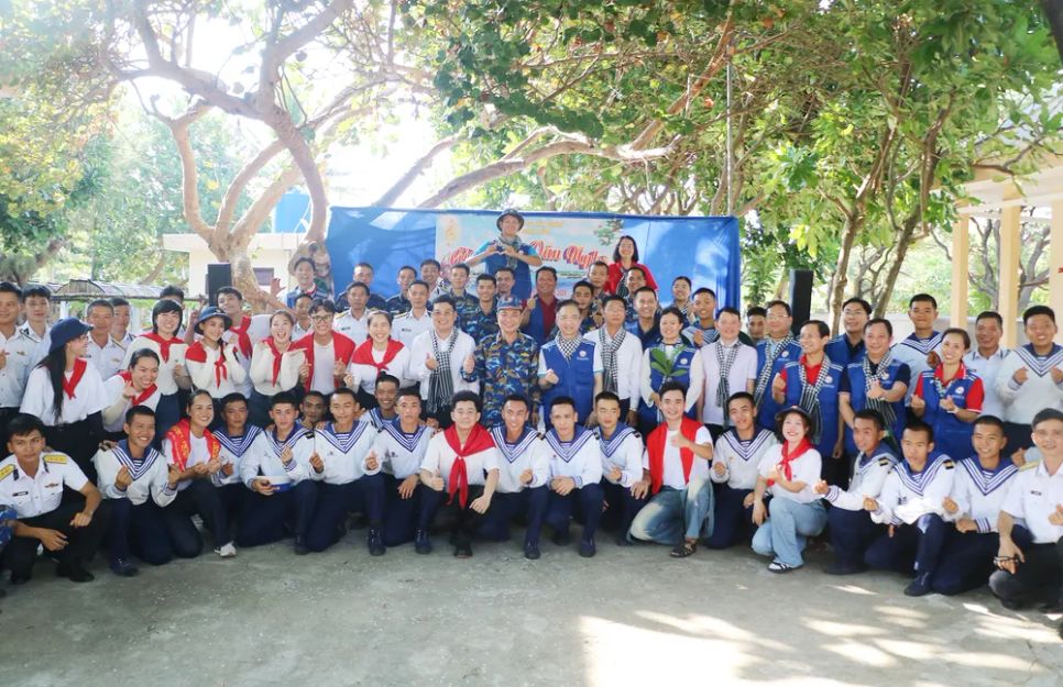 Đoàn công tác số 12 hoàn thành hải trình thăm Trường Sa, Nhà giàn DK1