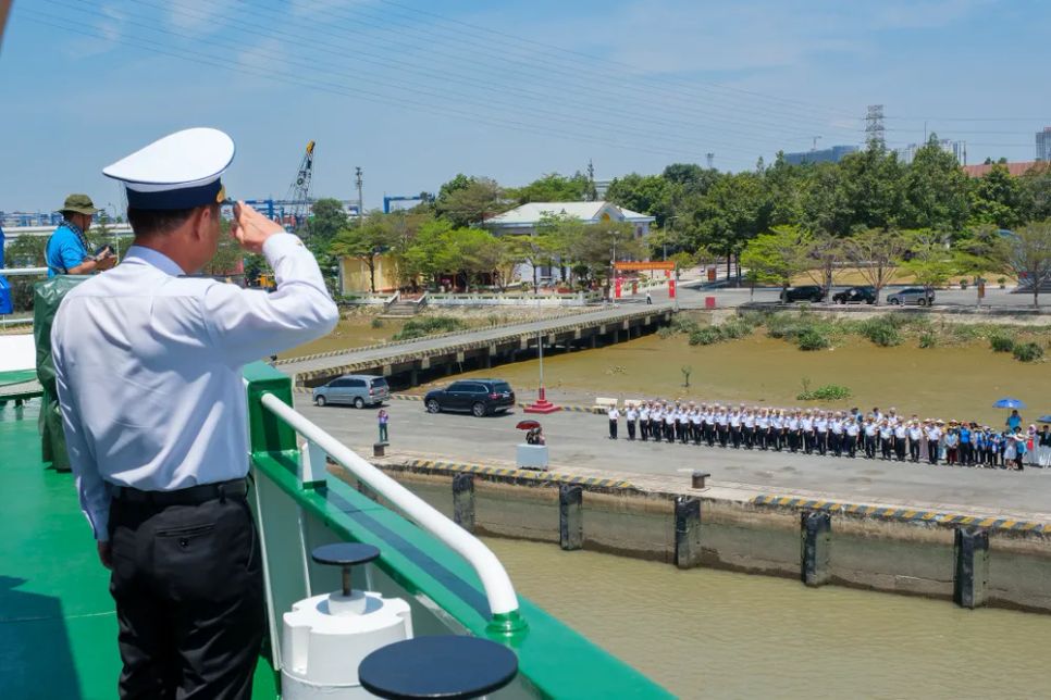 Đoàn công tác số 12 hoàn thành hải trình thăm Trường Sa, Nhà giàn DK1