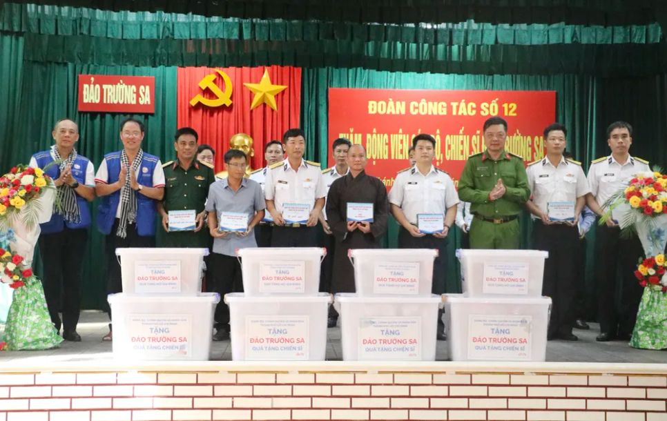 Đoàn công tác số 12 hoàn thành hải trình thăm Trường Sa, Nhà giàn DK1