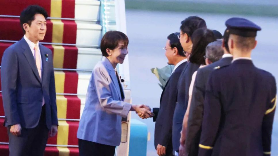 Chiều tối 1-5, Thủ tướng Nhật Bản Takaichi Sanae đã đến Hà Nội, bắt đầu chuyến thăm chính thức Việt Nam