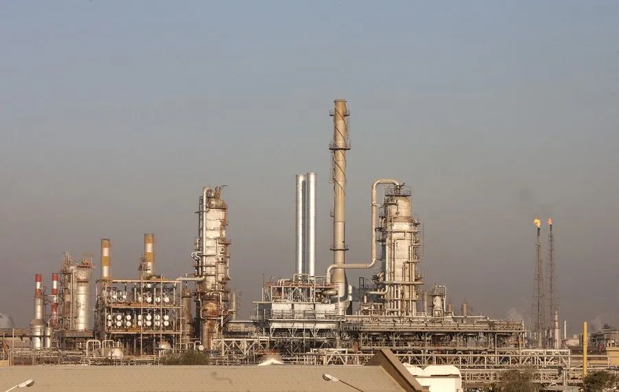 Nhà máy lọc dầu Abadan ở Iran. Ảnh: XINHUA
