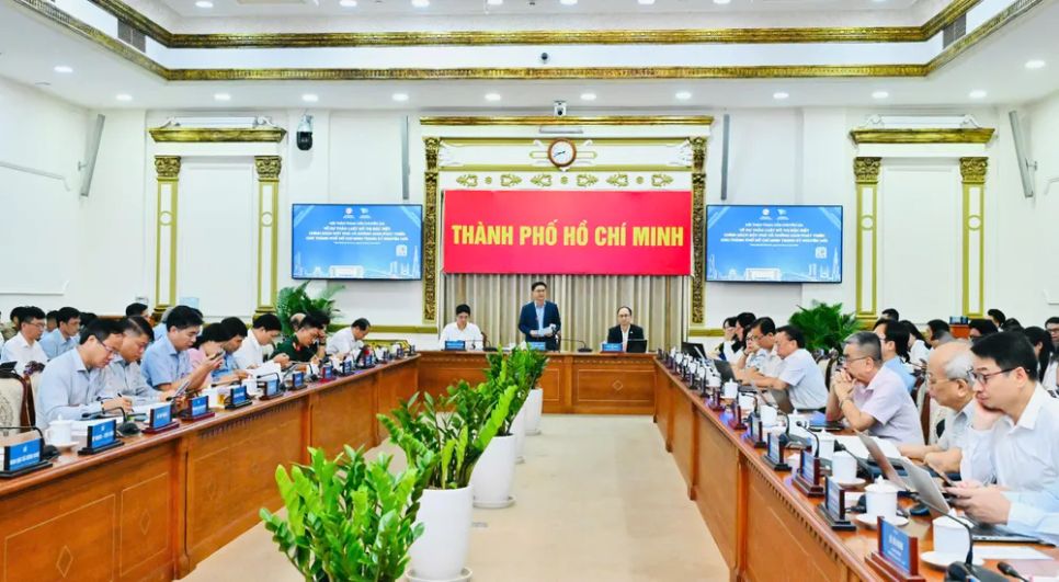 Ngày 4-4, UBND TPHCM phối hợp Đại học quốc gia (ĐHQG) TPHCM tổ chức hội thảo tham vấn chuyên gia về dự thảo Luật Đô thị đặc biệt chính sách đột phá và không gian phát triển cho TPHCM trong kỷ nguyên mới. Ảnh: VIỆT DŨNG