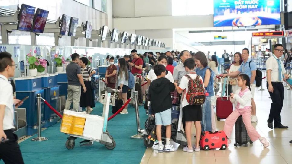 Sân bay Nội Bài đón lượng khách kỷ lục ngày cuối kỳ nghỉ lễ