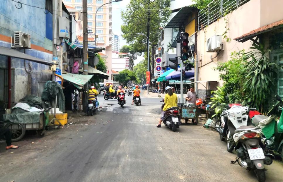 Đường Trần Bình Trọng hiện hữu. Ảnh: QUỐC HÙNG