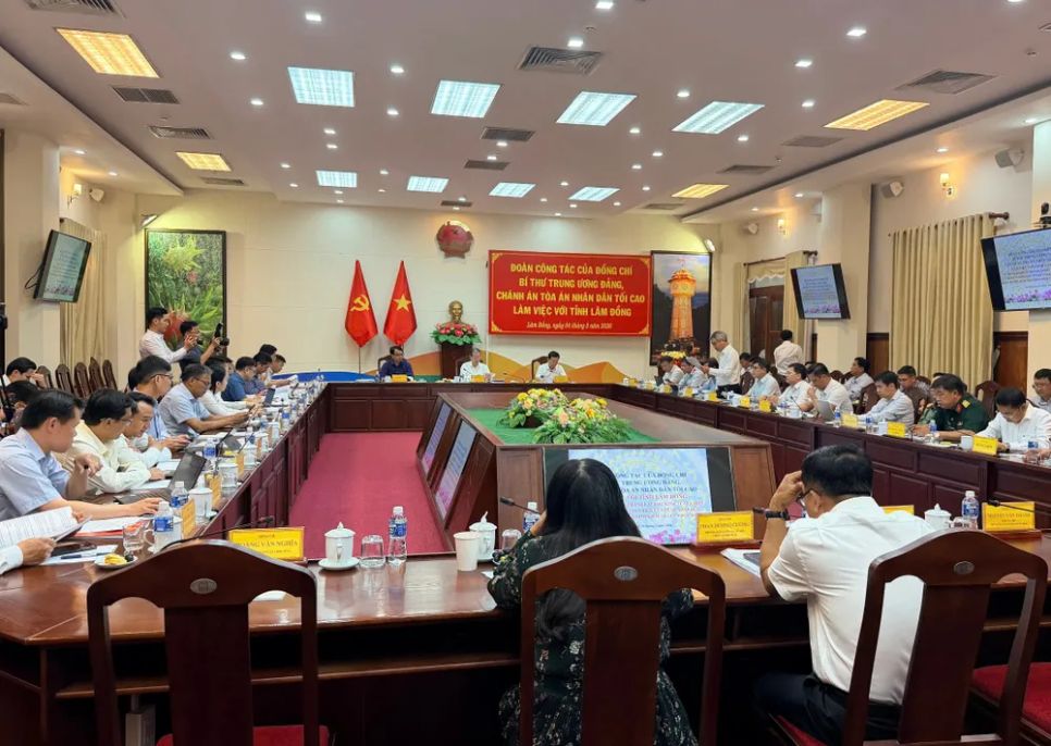 Quang cảnh buổi làm việc