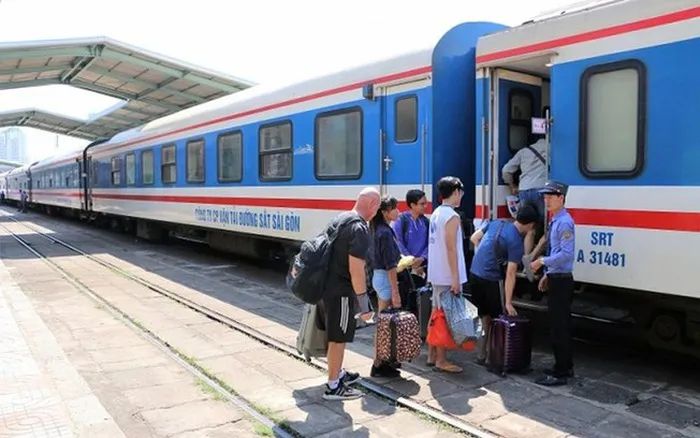 Đường sắt vận chuyển gần 400.000 lượt khách dịp lễ 30-4